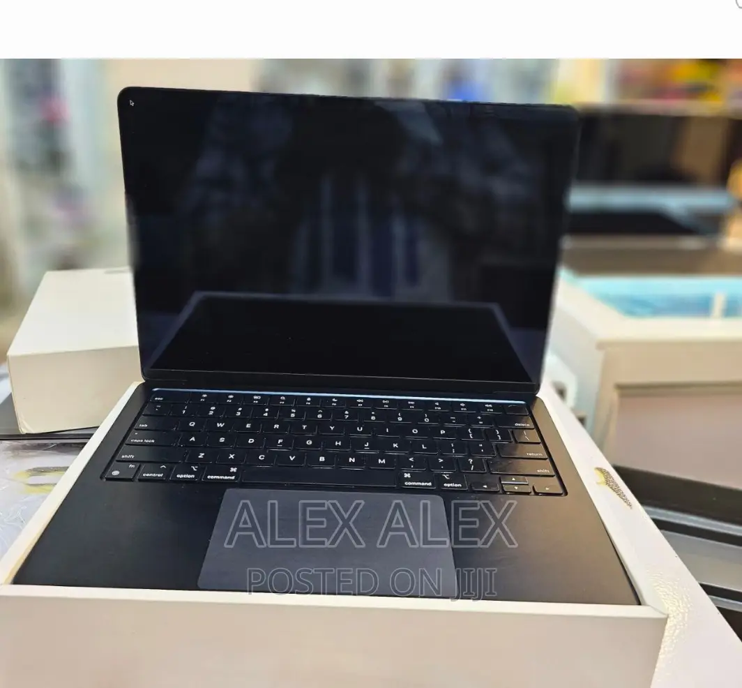 New Laptop Apple MacBook Air 2022 M2 8GB Apple M2 SSD 256GB