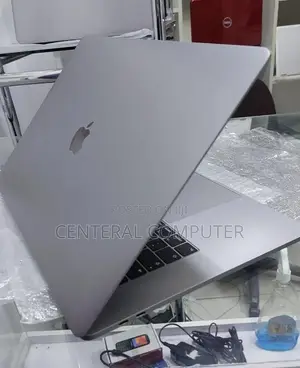New Laptop Apple MacBook 2017 32GB Intel Core I9 SSD 1T