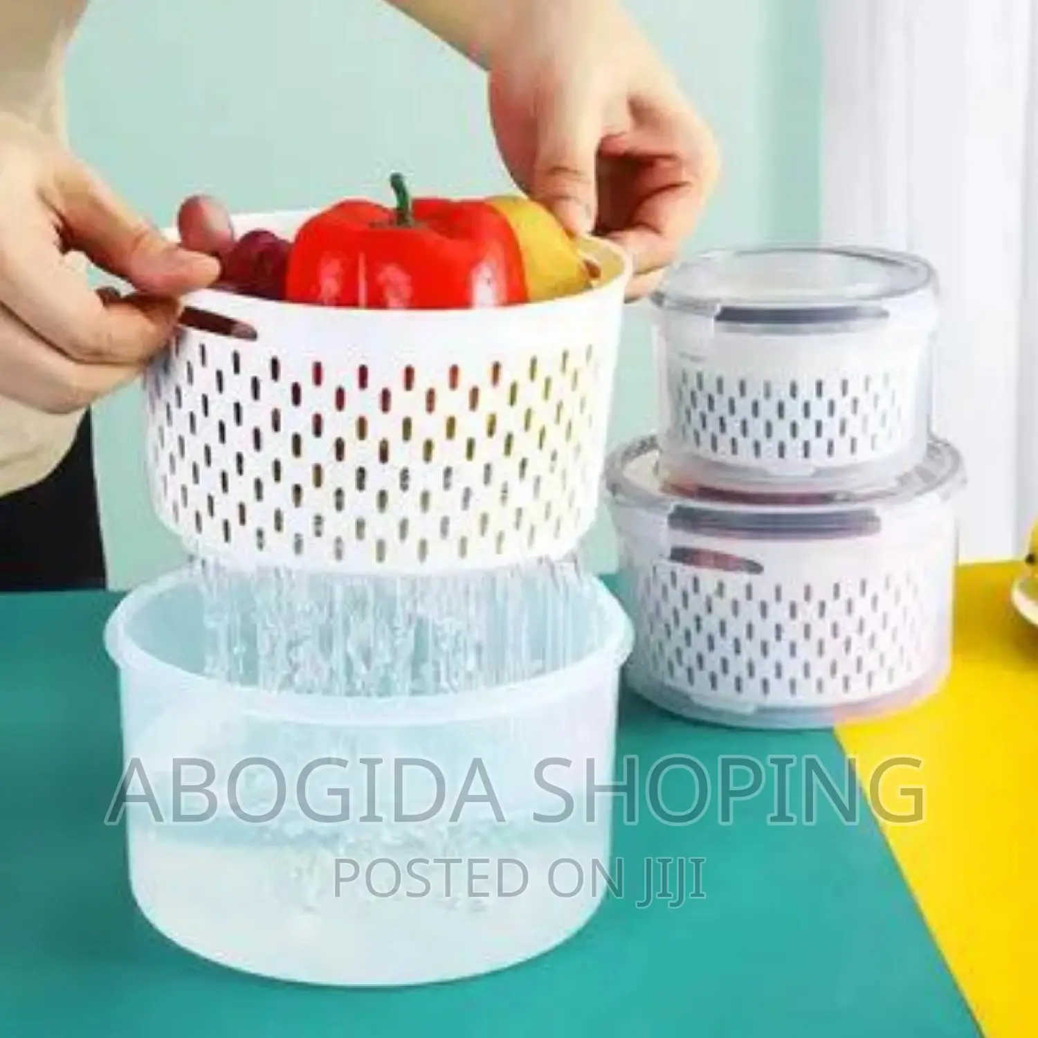 Four - Piece Set of Airtight Round Draining Crisper