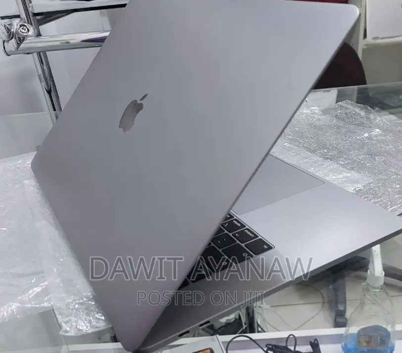 New Laptop Apple MacBook Pro 2020 32GB Intel Core I9 SSD 1T