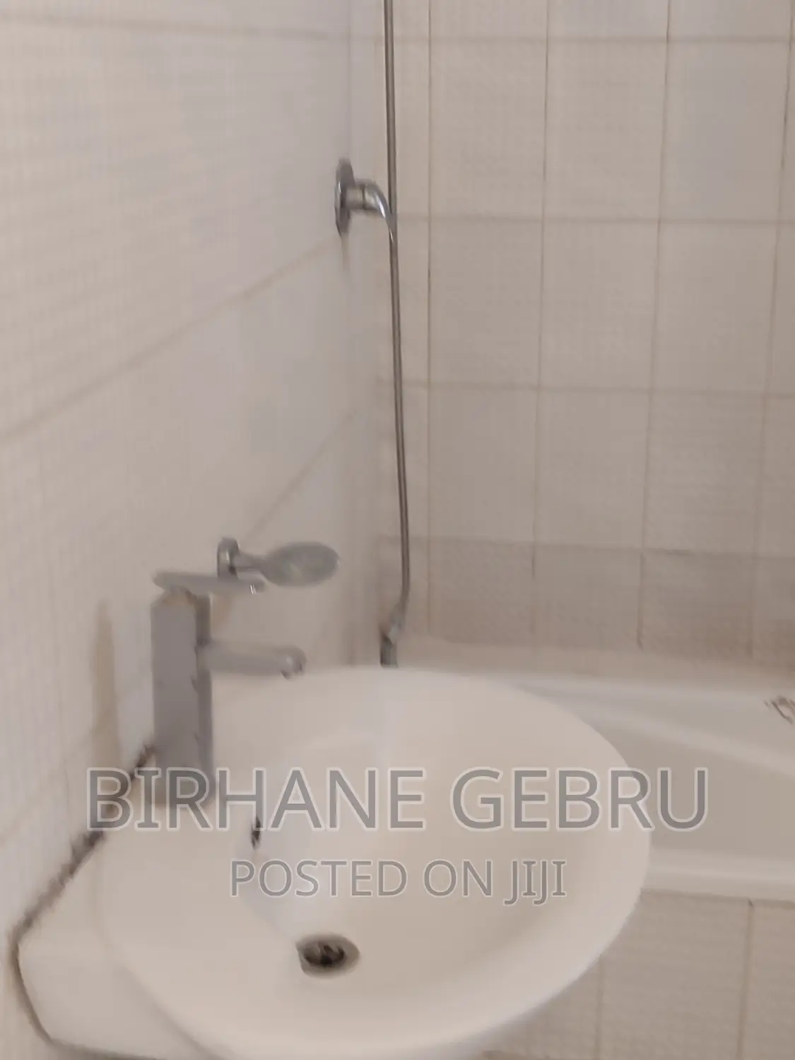 5bdrm House in House Ware, Bole for rent