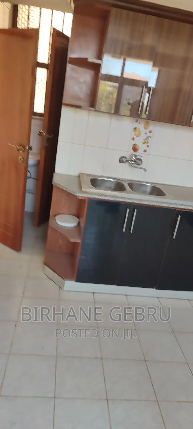 5bdrm House in House Ware, Bole for rent