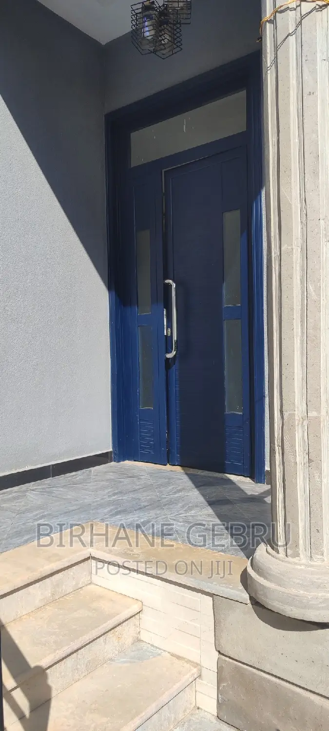 5bdrm Villa in Viils, Yeka for rent