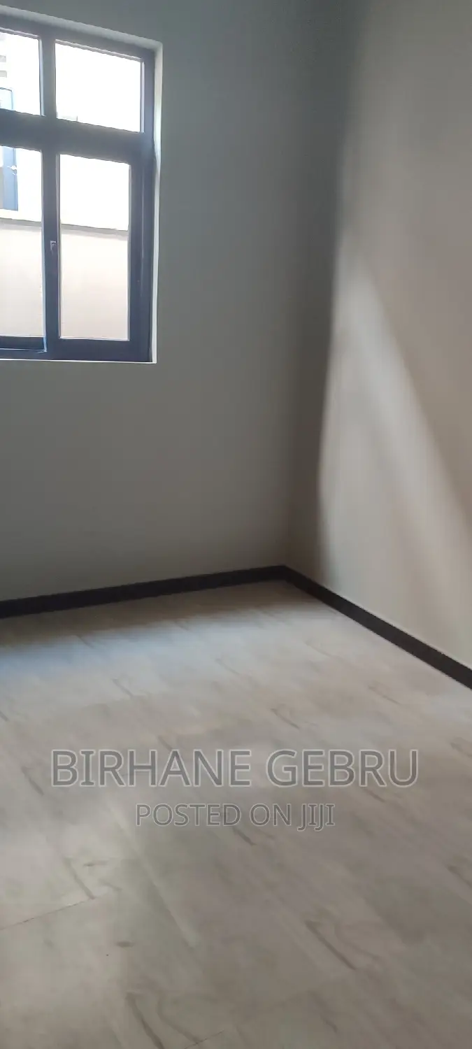 5bdrm Villa in Viils, Yeka for rent