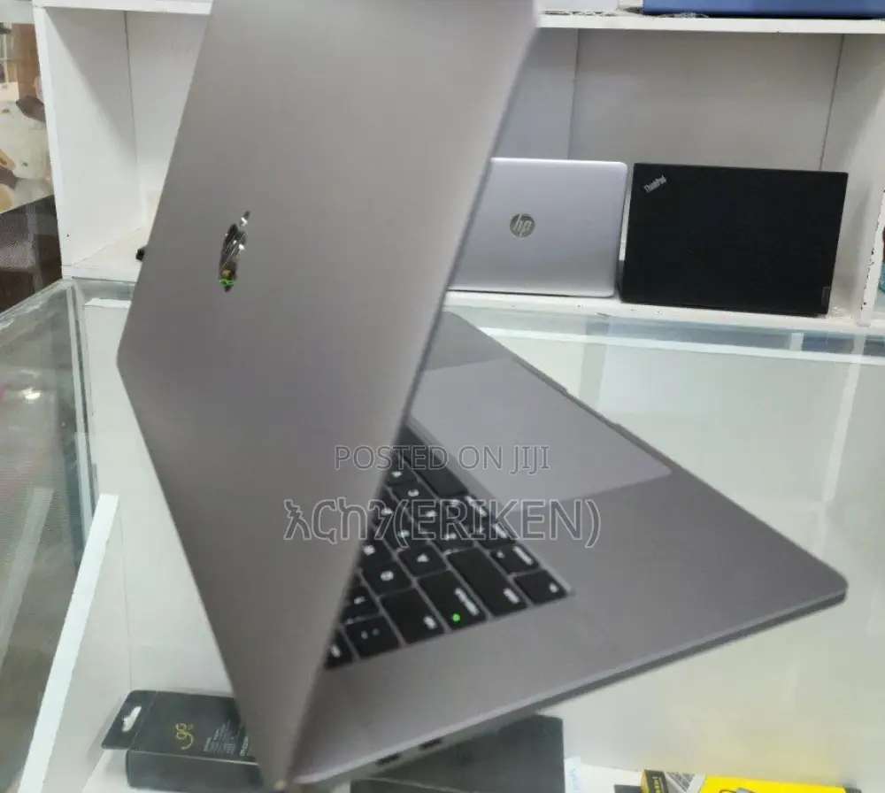 New Laptop Apple MacBook Pro 2017 16GB Intel Core I7 SSD 512GB