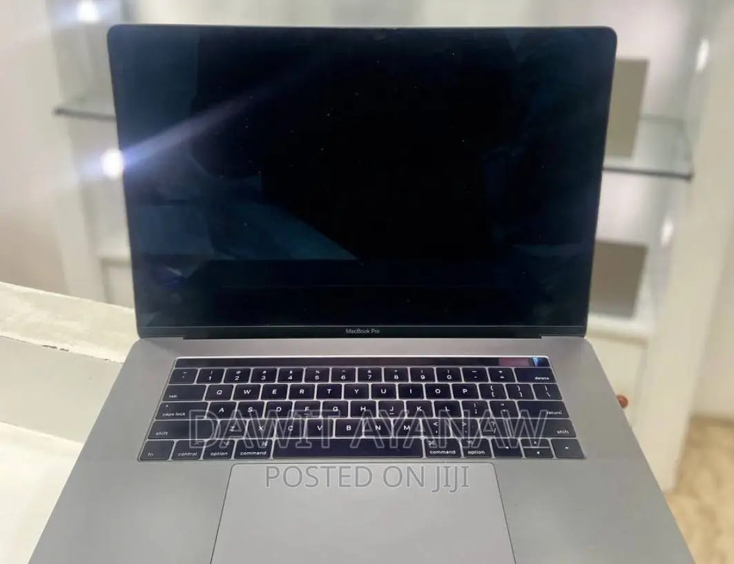 New Laptop Apple MacBook Pro 2017 16GB Intel Core i7 SSD 512GB