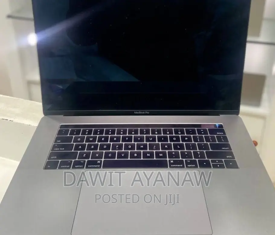 New Laptop Apple MacBook Pro 2017 16GB Intel Core i7 SSD 512GB