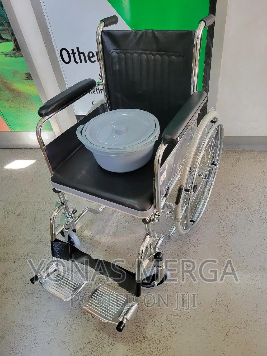 Wheelchair/Plastic Commode Seat With Pot/Cushioned Top Cover