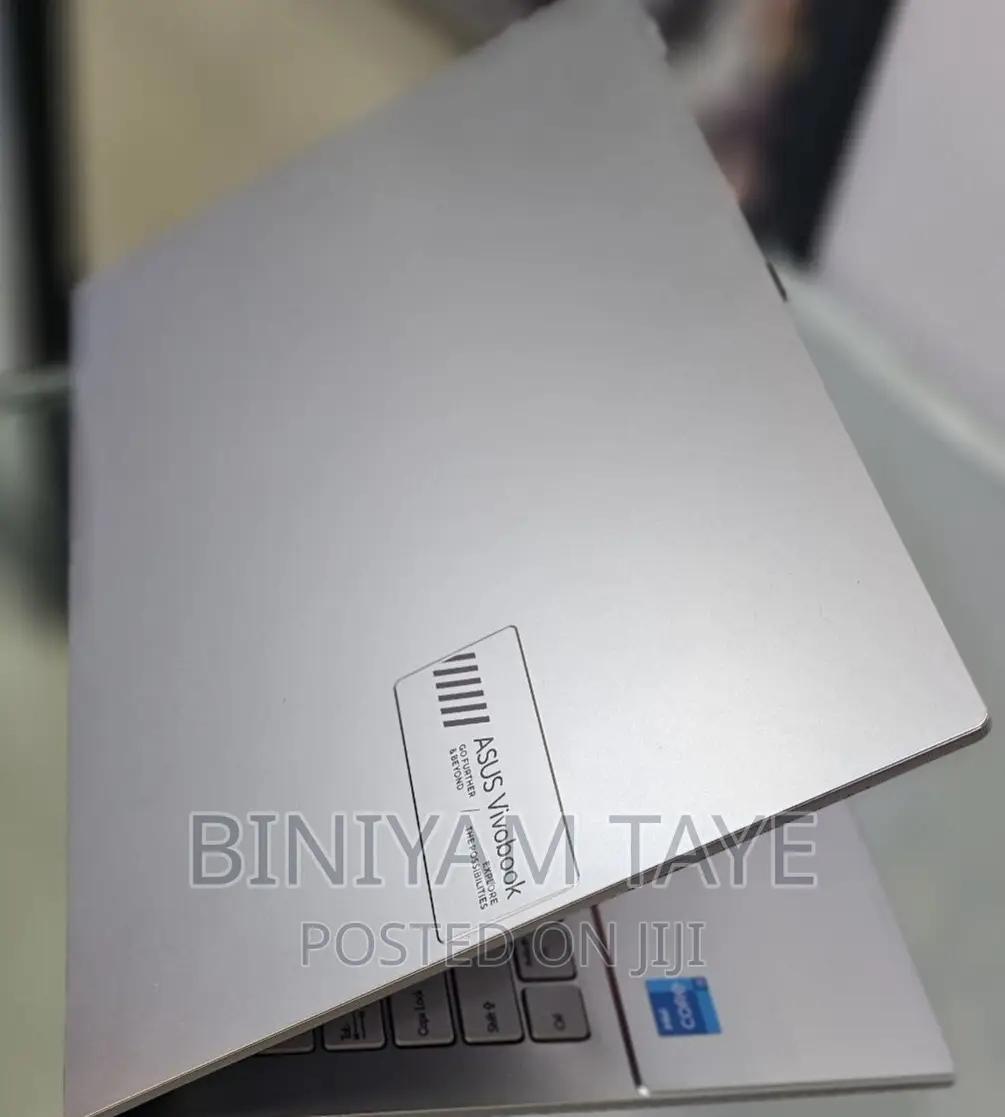 New Laptop Asus VivoBook E12 E203NAH 8GB Intel Core I3 SSD 512GB