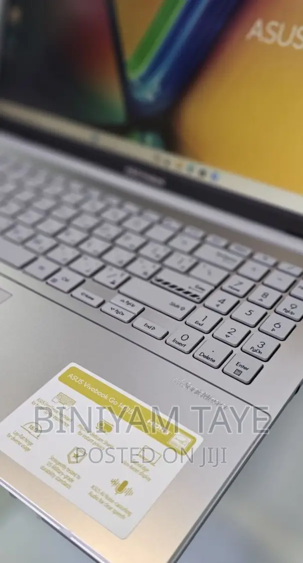 New Laptop Asus VivoBook E12 E203NAH 8GB Intel Core I3 SSD 512GB