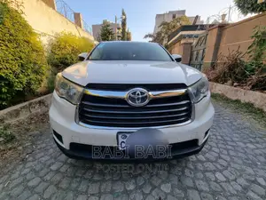 Photo - Toyota Highlander 2015 White