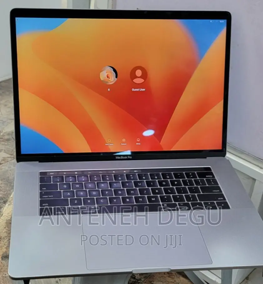 New Laptop Apple MacBook Pro 2017 16GB Intel Core I7 SSD 256GB