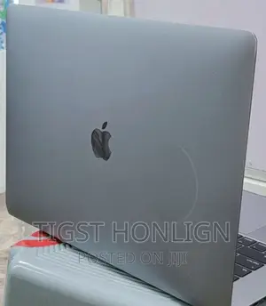 New Laptop Apple MacBook Pro 2017 16GB Intel Core I7 SSD 256GB