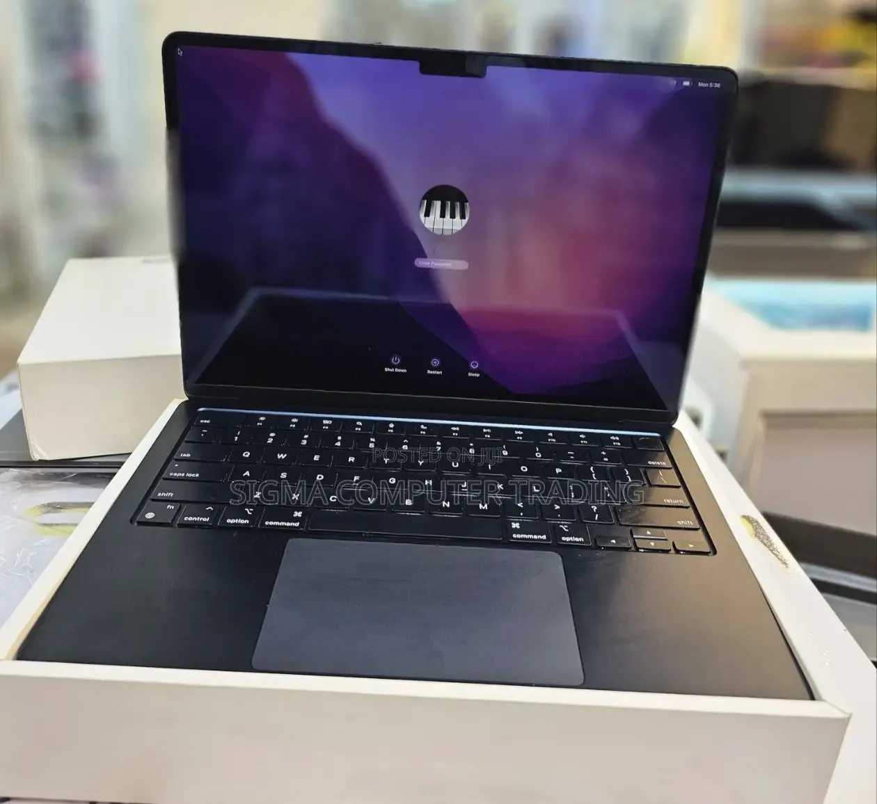 New Laptop Apple MacBook Air 2022 M2 8GB Apple M2 SSD 256GB