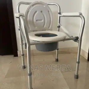 Commode Chair_which Ensures Durability and Long Service Life