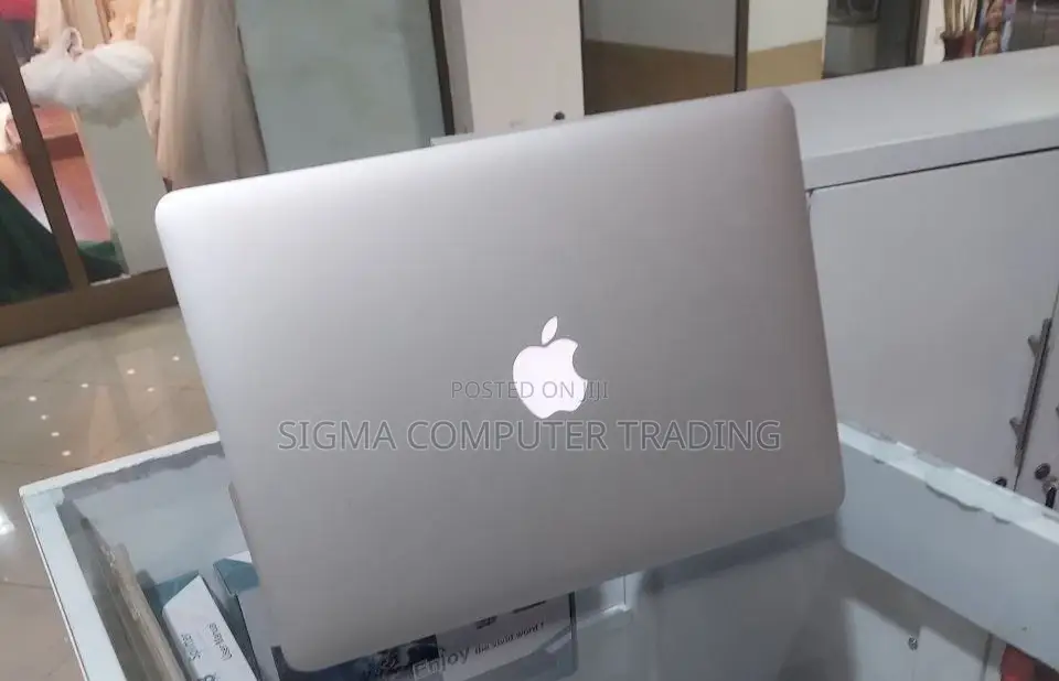 New Laptop Apple MacBook Air 2017 8GB Intel Core I5 SSD 128GB