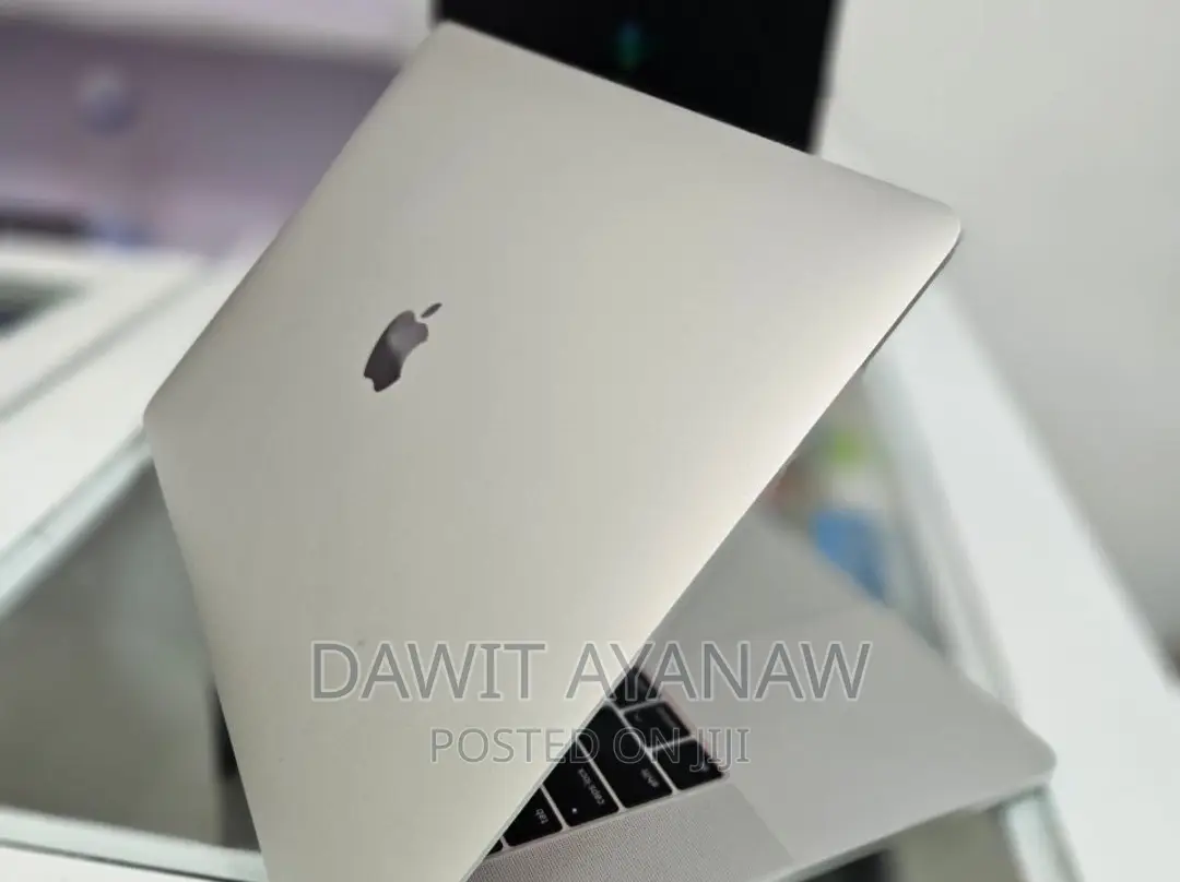 New Laptop Apple MacBook Pro 2017 16GB Intel Core I7 SSD 256GB