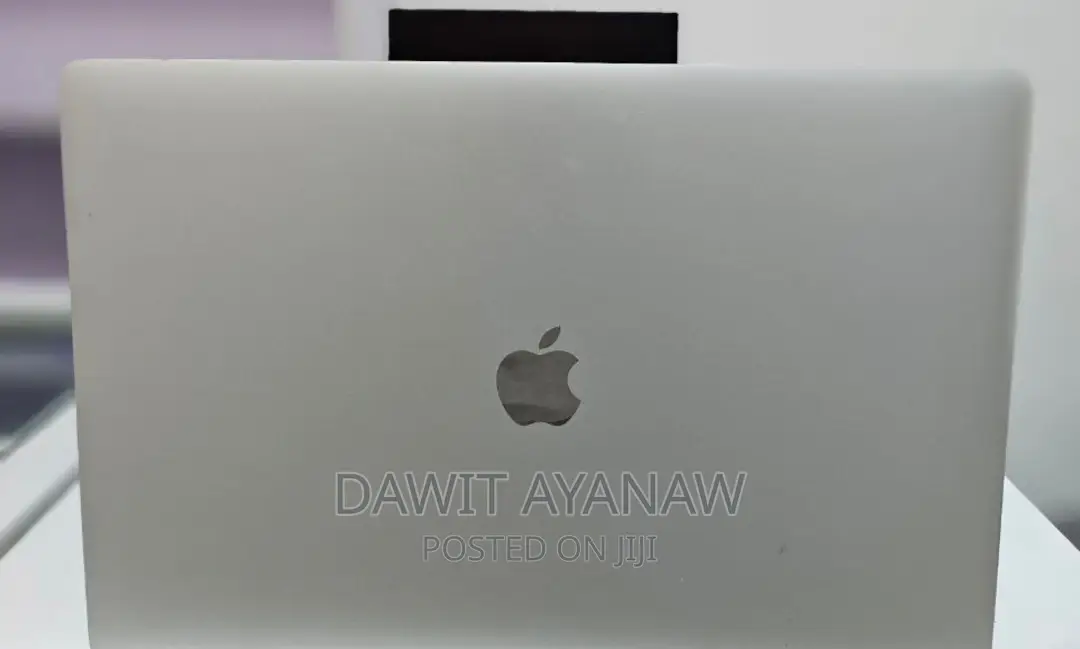 New Laptop Apple MacBook Pro 2017 16GB Intel Core I7 SSD 256GB