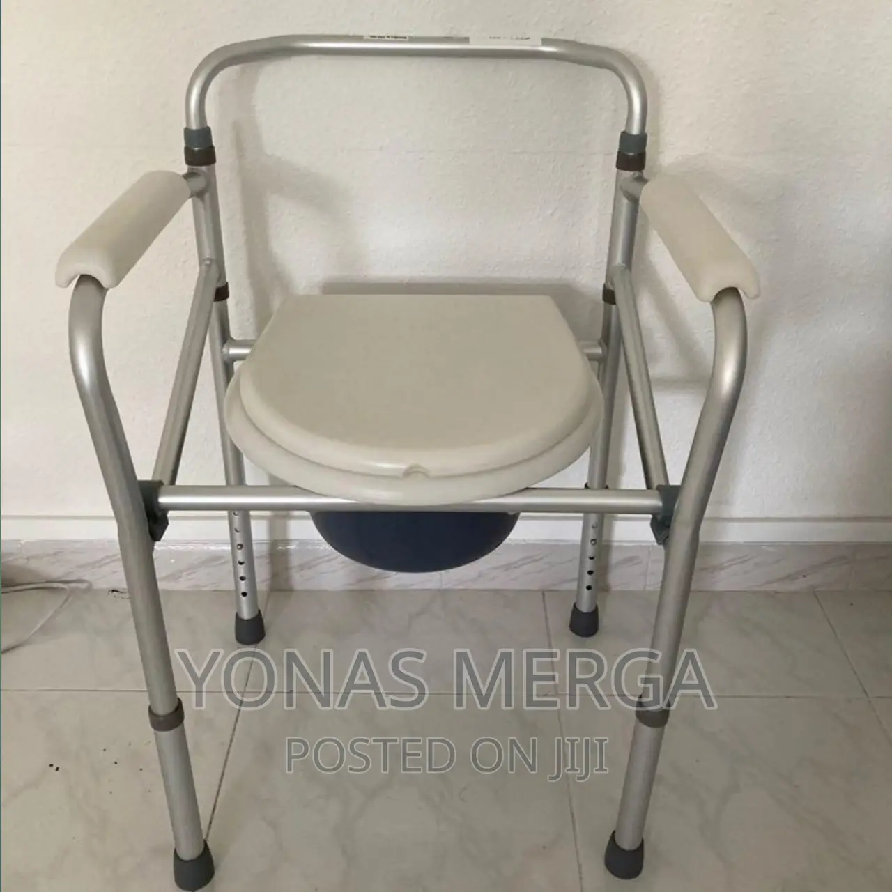 Toilet Chair_designed to Be Very Easy to Take on and Off.