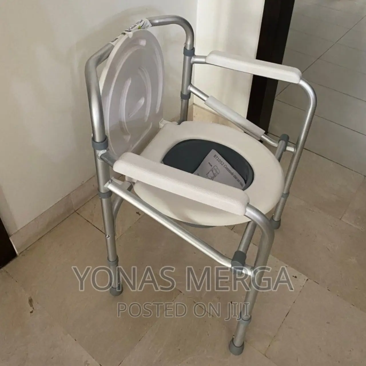 Toilet Chair_designed to Be Very Easy to Take on and Off.