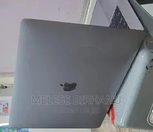 Photo - New Laptop Apple MacBook Pro 2017 8GB Intel Core i7 SSD 256GB