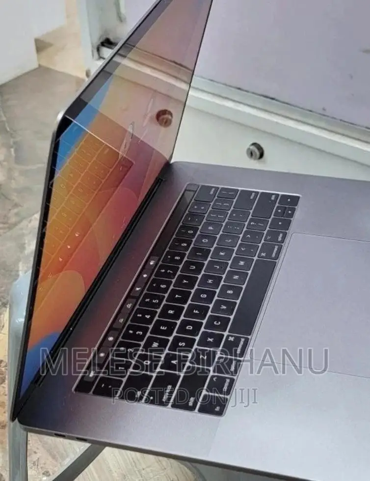 New Laptop Apple MacBook Pro 2017 8GB Intel Core i7 SSD 256GB