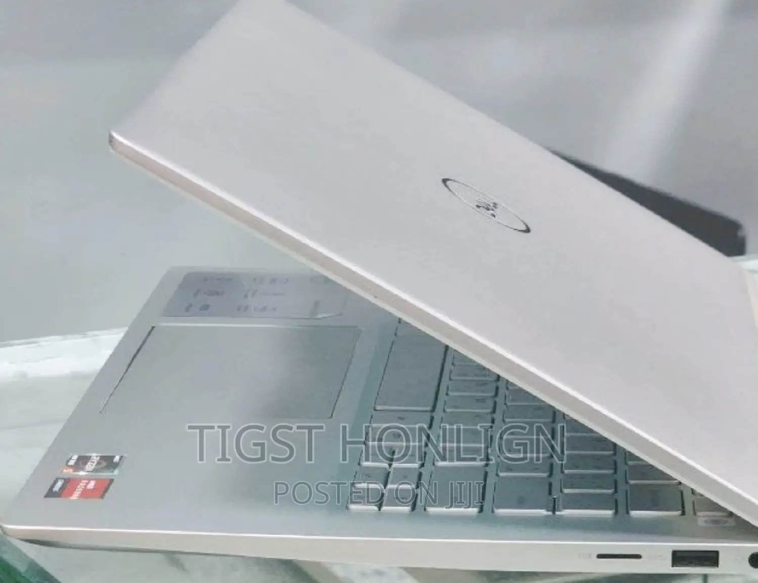 New Laptop Dell Inspiron 15 8GB AMD Ryzen 5 SSD 256GB