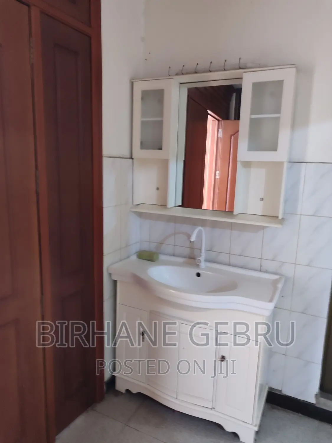 5bdrm House in House, Bole for rent