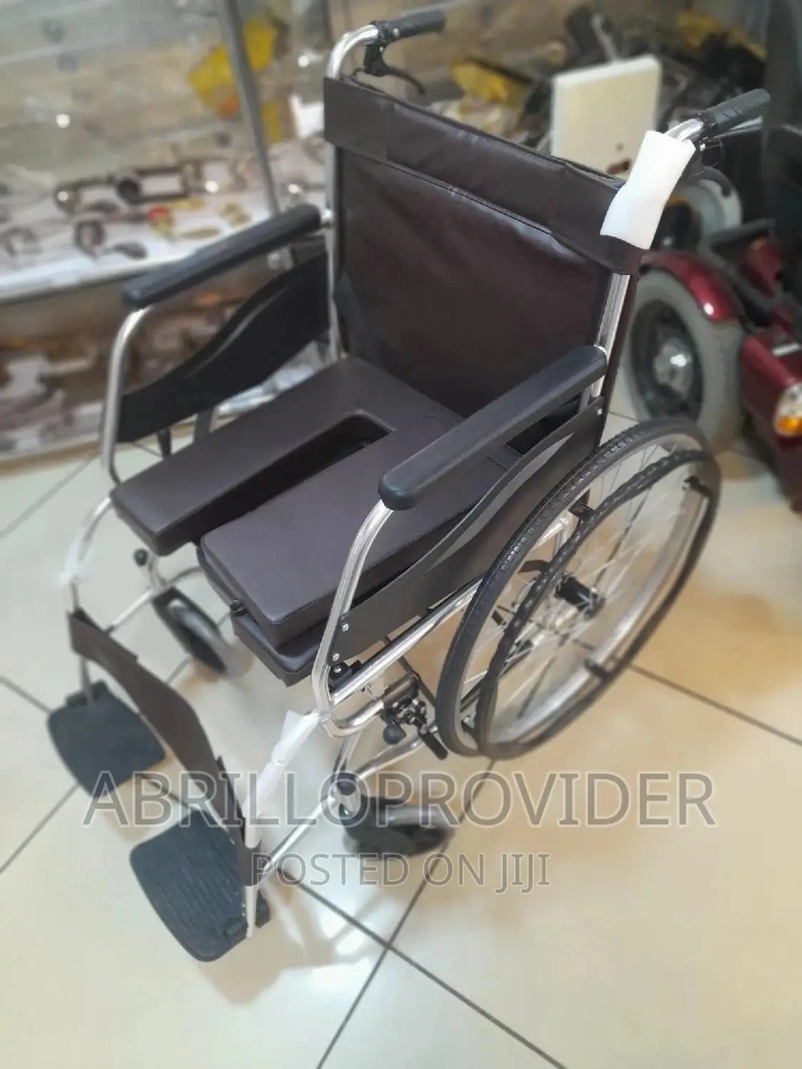 አዲስ ፖፖ ያላቸው ኮሞዲ ዌልቸር Toilet Wheelchair=Wheelchair=Wheelchair