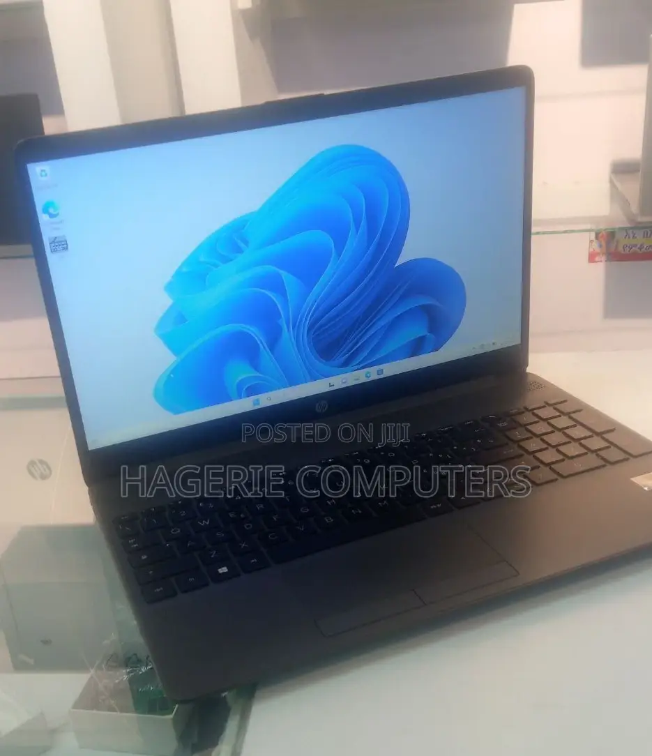 New Laptop HP 250 G8 8GB AMD Ryzen 5 SSD 512GB