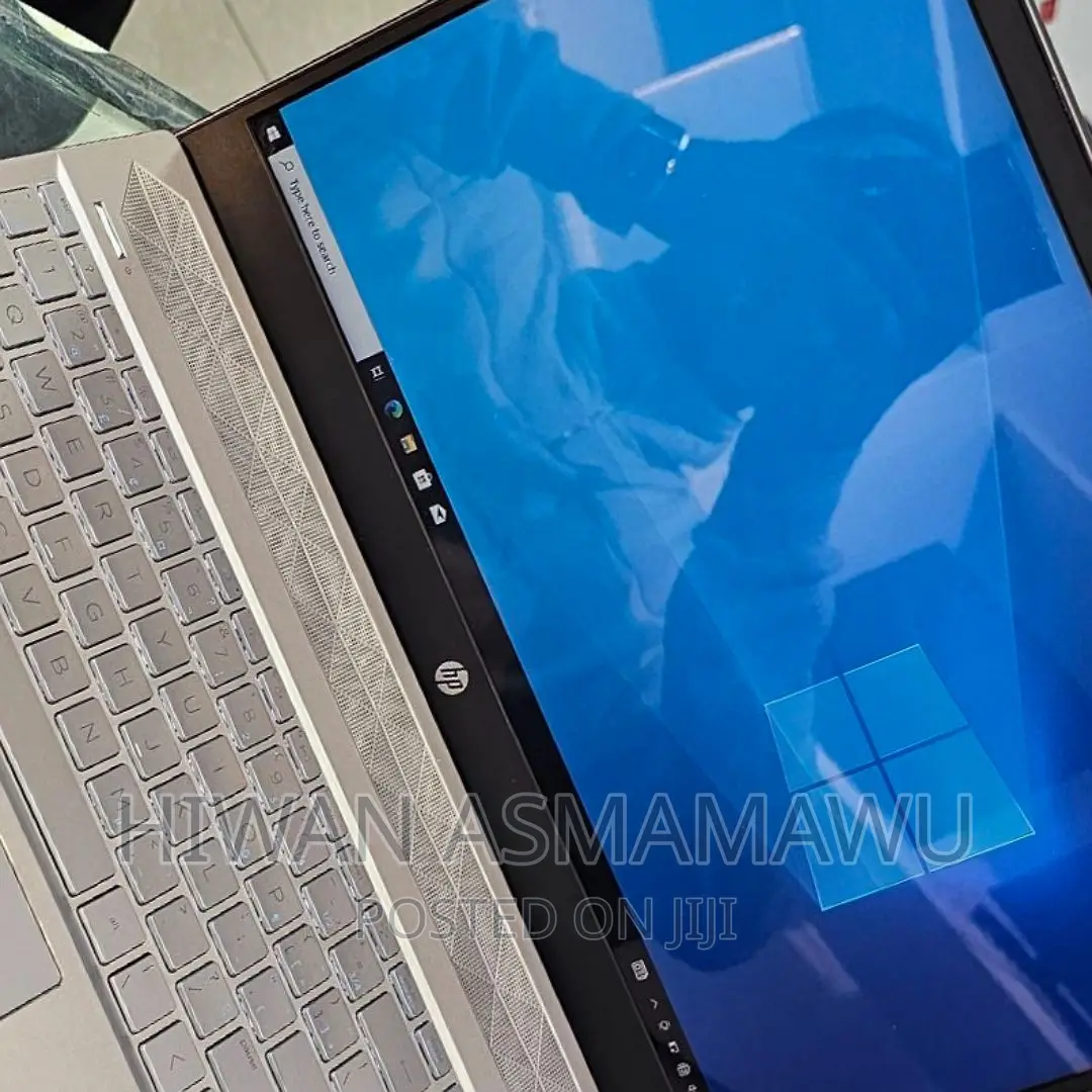 New Laptop HP Pavilion 15 12GB AMD Ryzen 5 SSD 1T