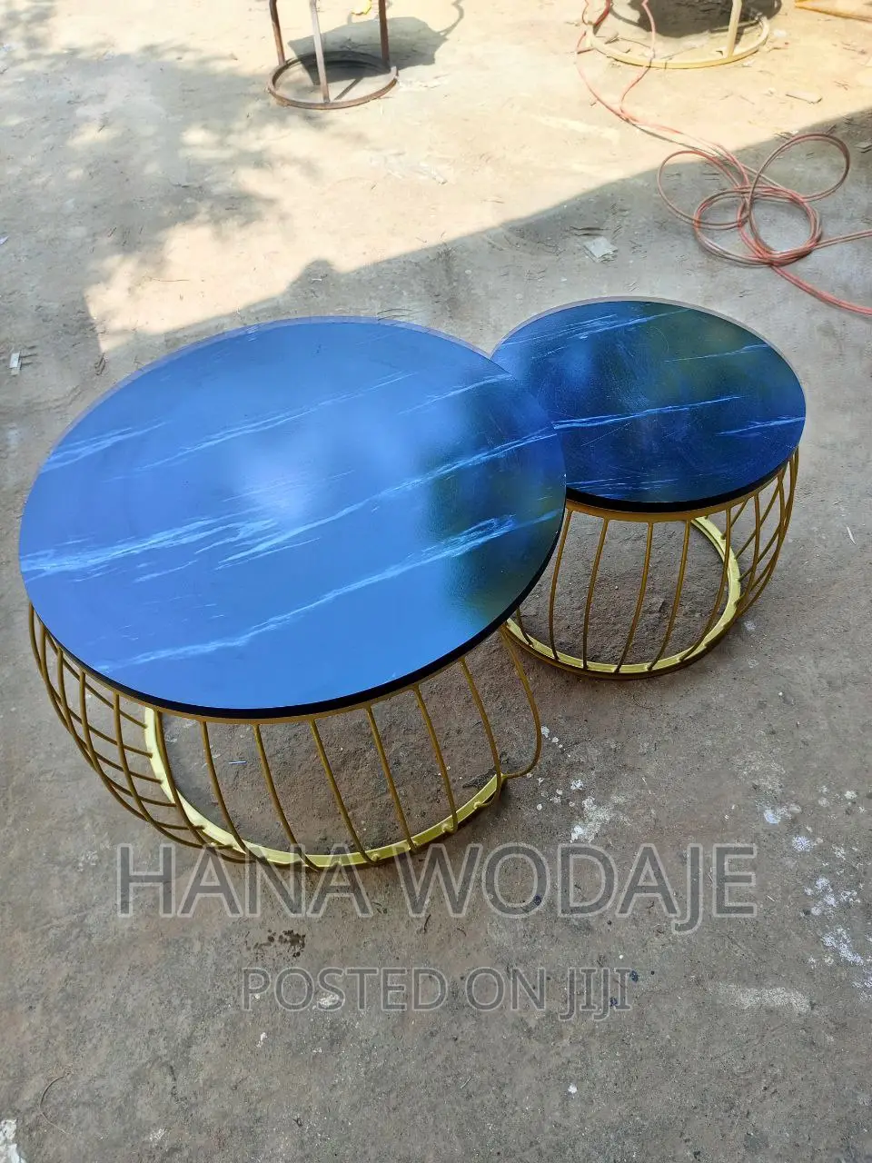 በብረት የሚሰሩ ሴንተር ቴብሎች