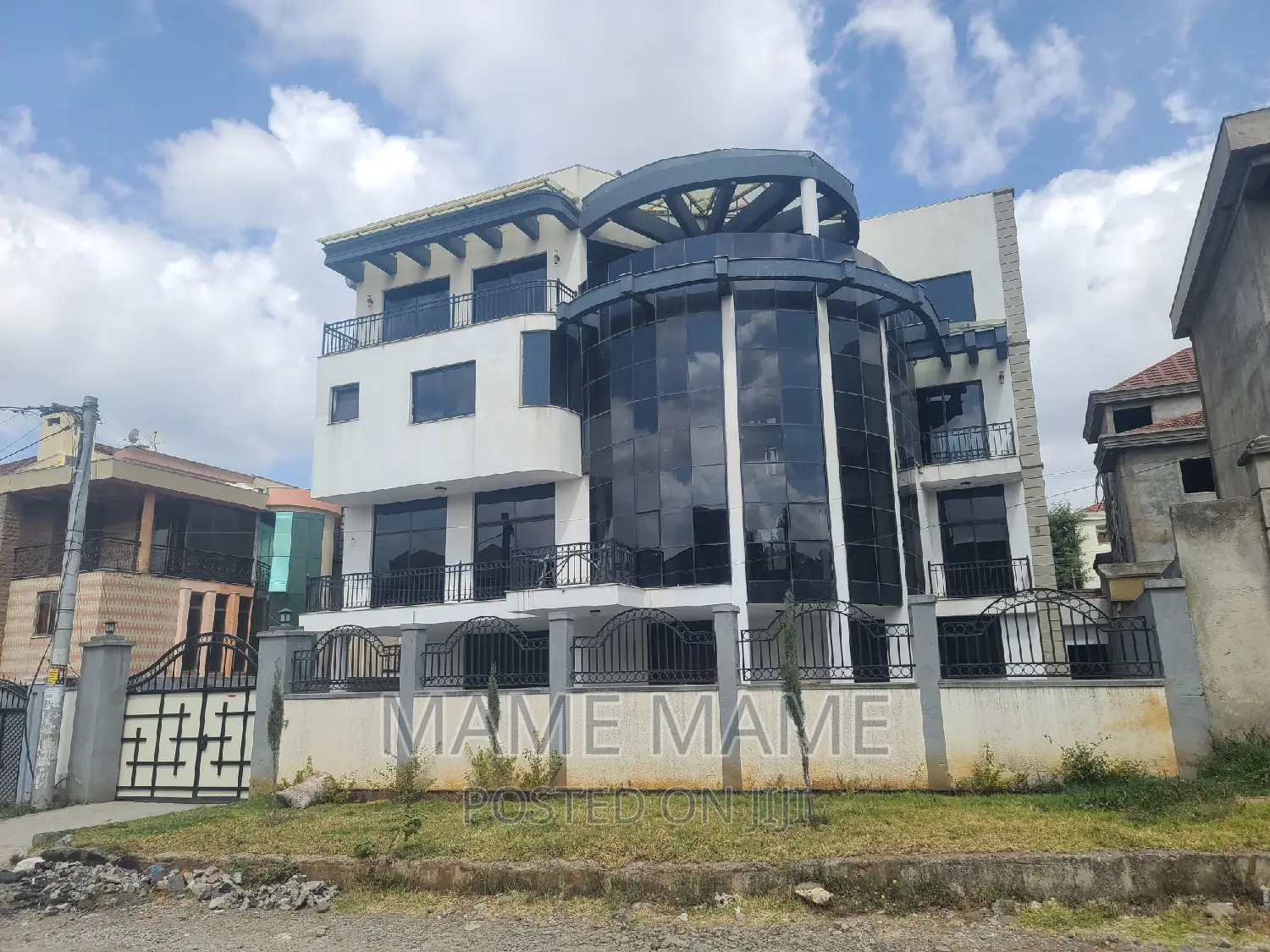 12bdrm House in Addis Abeba, Bole for rent