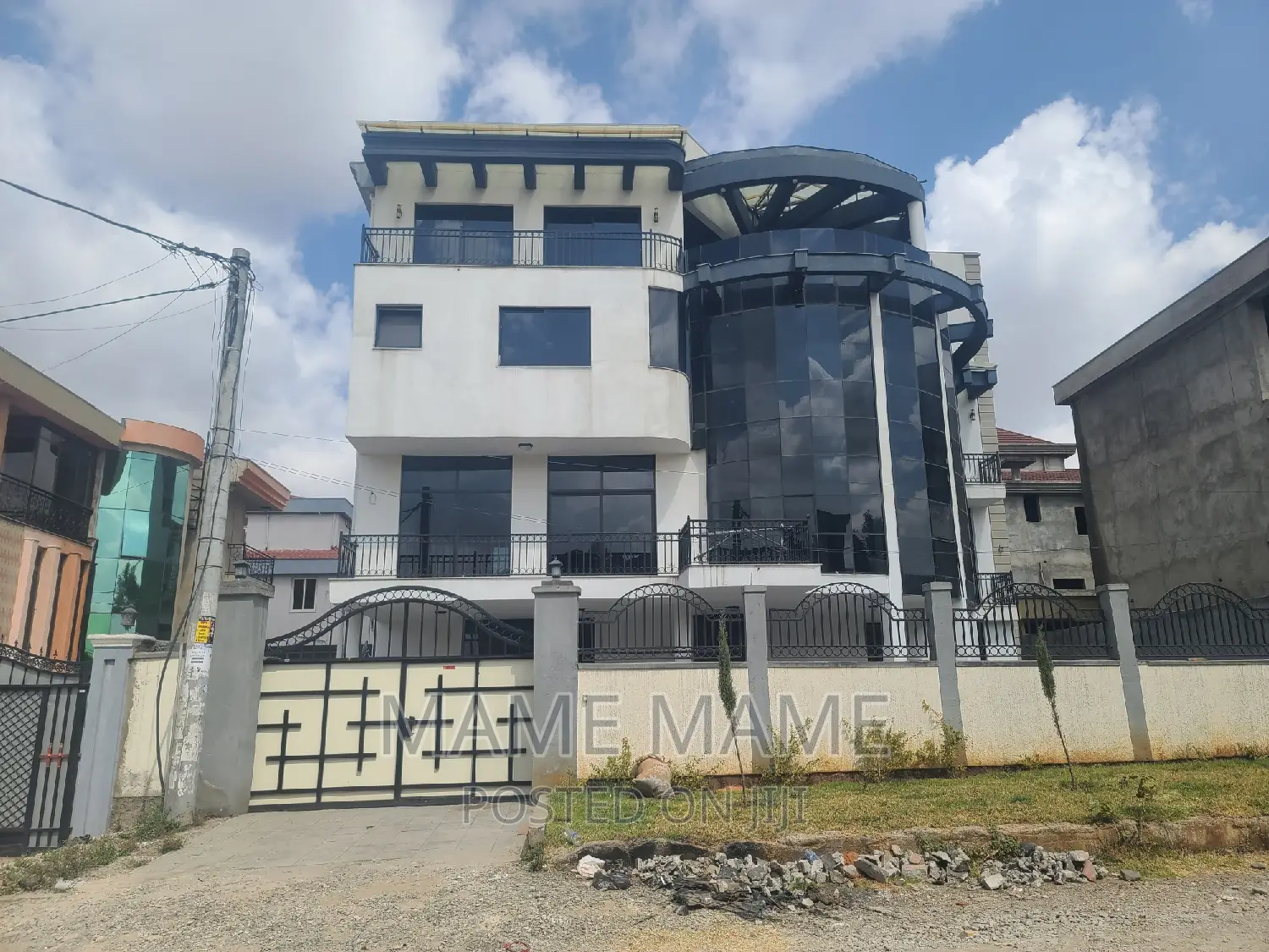 12bdrm House in Addis Abeba, Bole for rent