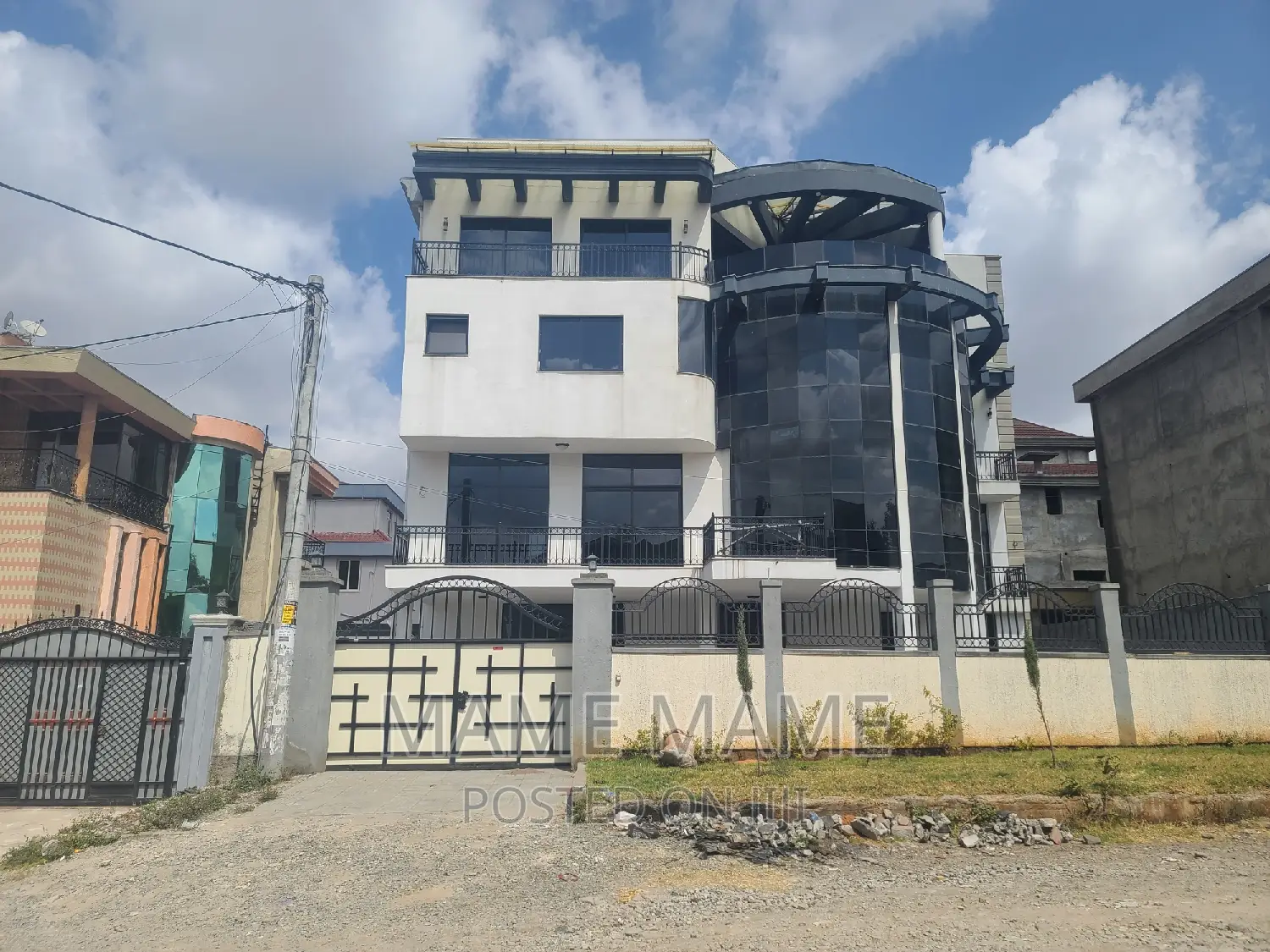 12bdrm House in Addis Abeba, Bole for rent
