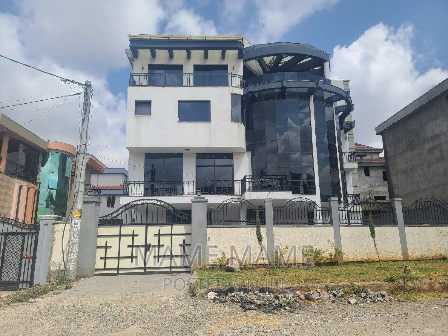 12bdrm House in Addis Abeba, Bole for rent