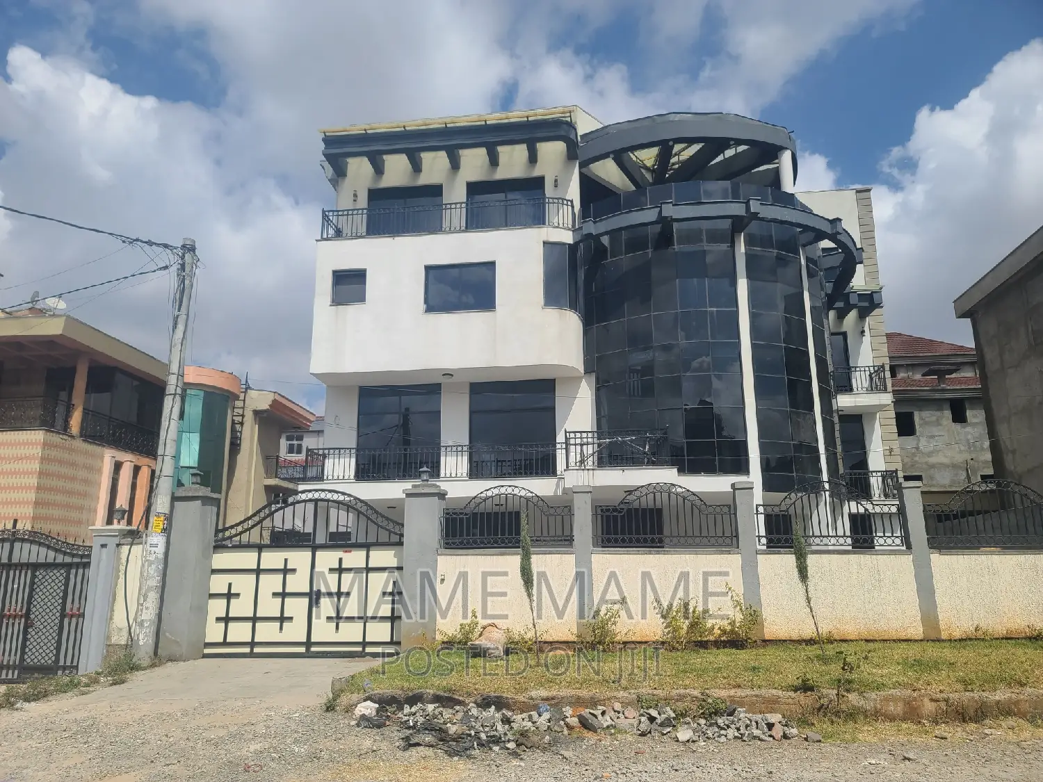12bdrm House in Addis Abeba, Bole for rent