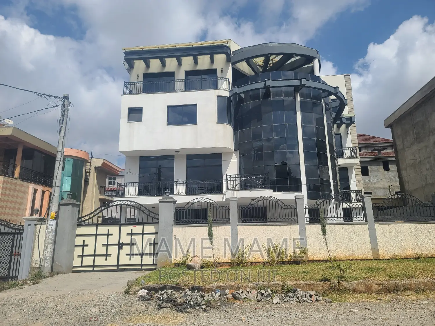 12bdrm House in Addis Abeba, Bole for rent