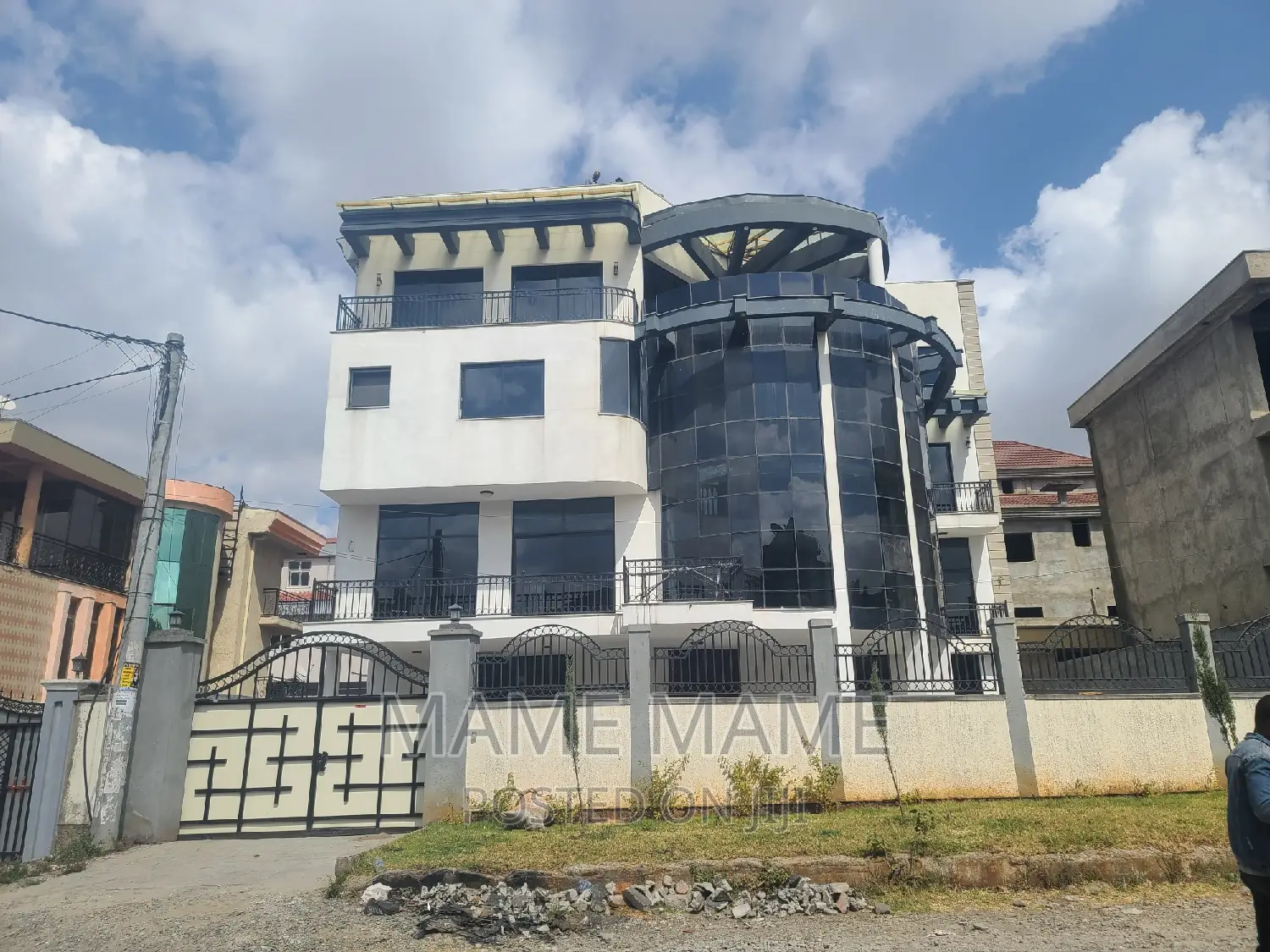 12bdrm House in Addis Abeba, Bole for rent