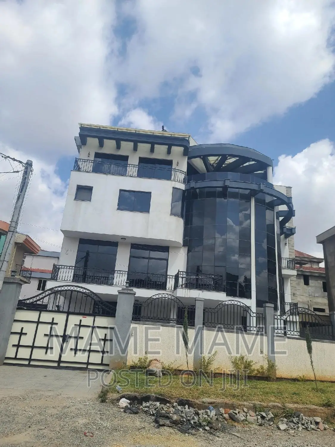 12bdrm House in Addis Abeba, Bole for rent