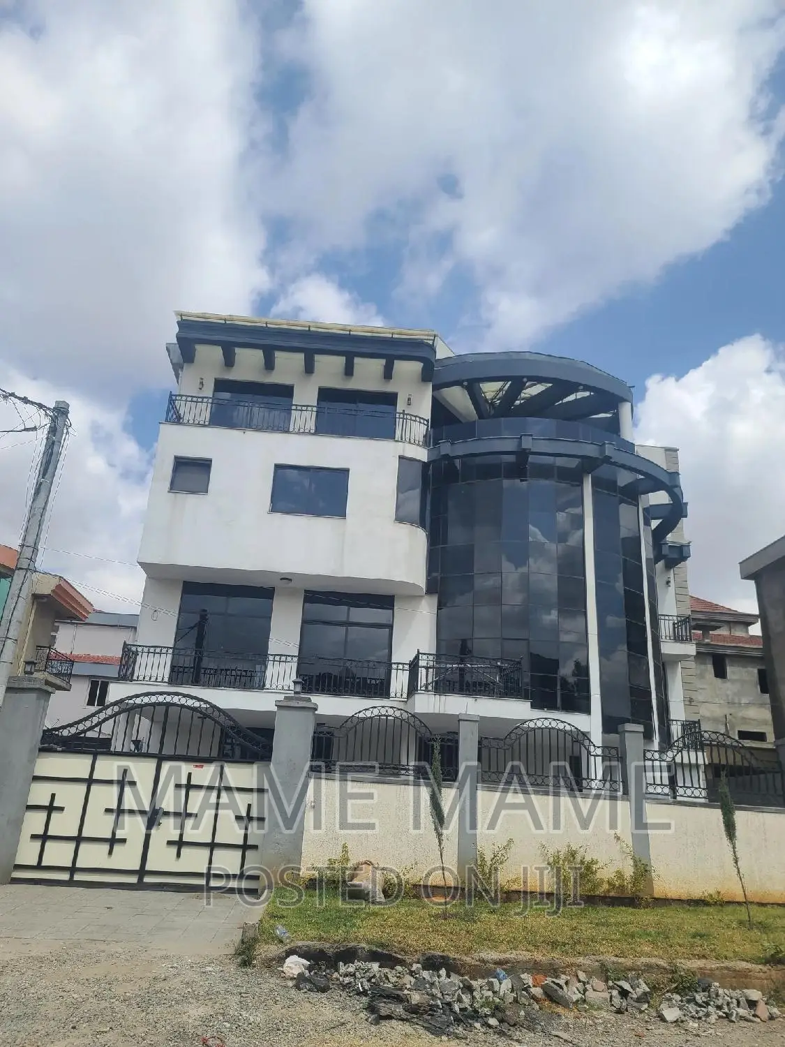 12bdrm House in Addis Abeba, Bole for rent