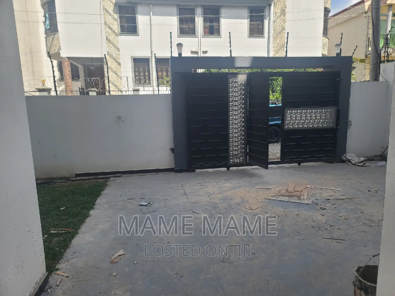 9bdrm House in Addis Abeba, Bole for sale