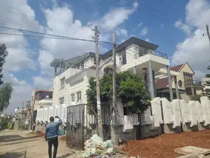 9bdrm House in Addis Abeba, Bole for sale