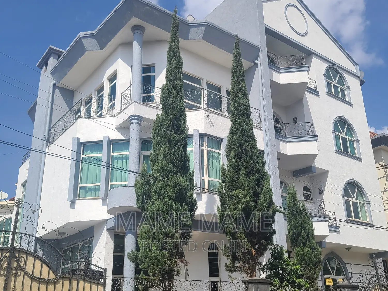 8bdrm House in Addis Abeba, Bole for sale