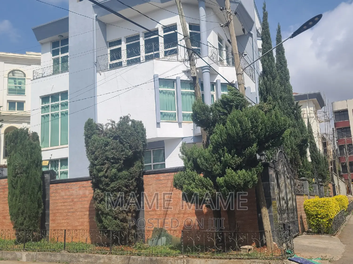 8bdrm House in Addis Abeba, Bole for sale