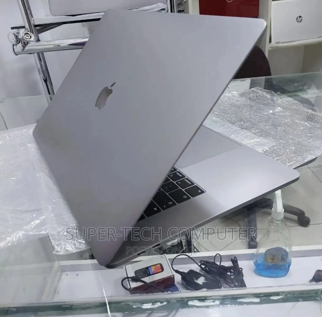 New Laptop Apple MacBook Pro 2020 32GB Intel Core I9 SSD 1T
