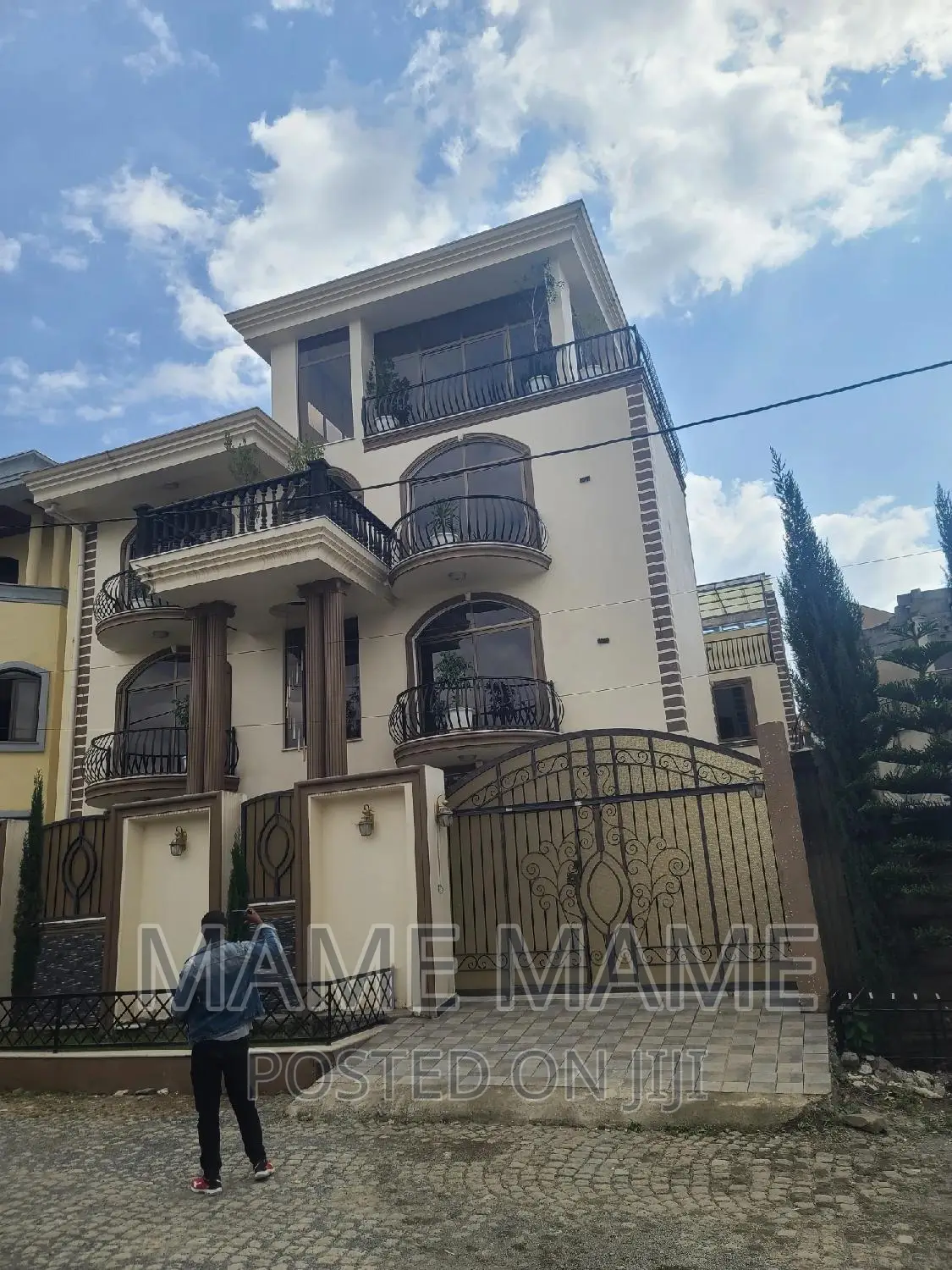 9bdrm House in Addis Abeba, Bole for sale