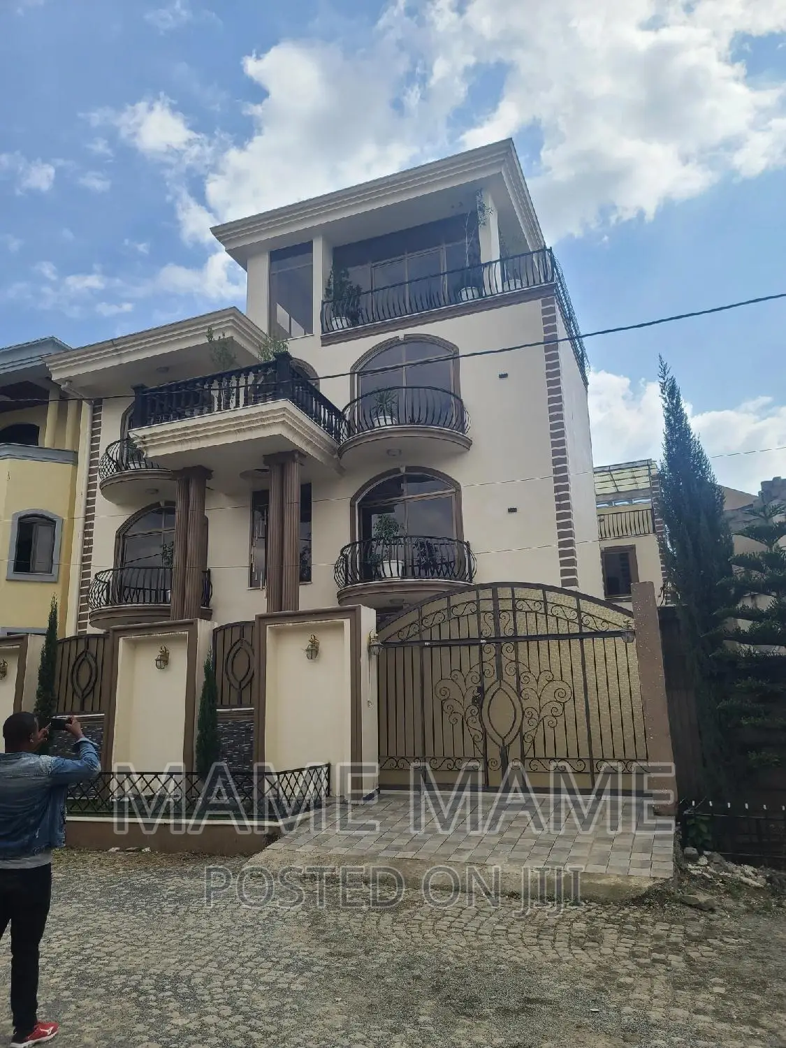 9bdrm House in Addis Abeba, Bole for sale