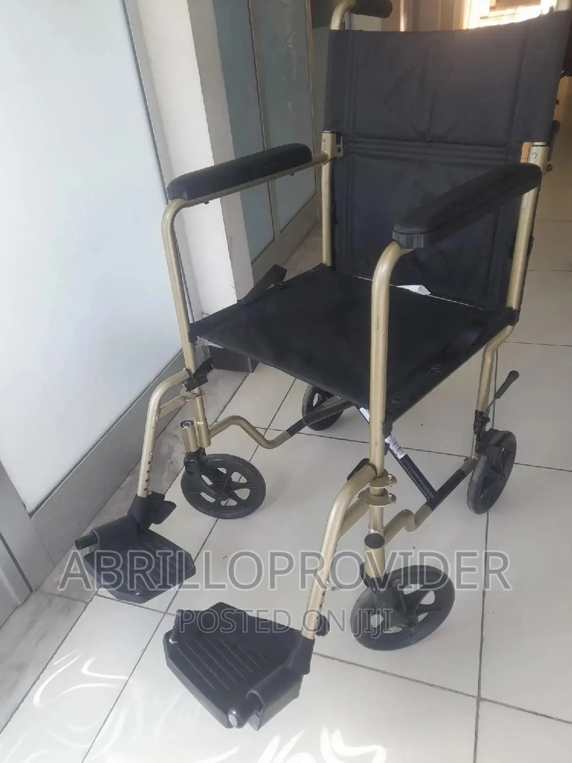 ትናንሽ ጎማ ያላቸው Wheelchair=Wheelchair~Wheelchair(Wheelchair=Whe