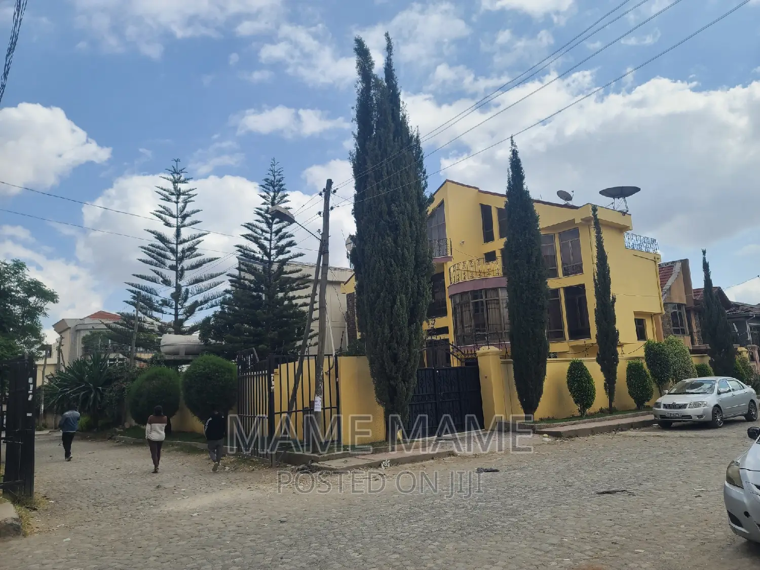8bdrm House in Addis Abeba, Bole for sale
